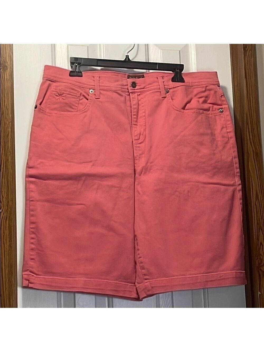 Duck Head Women's Coral Denim Bermudas Embroidered Pocket Detail 16 EUC